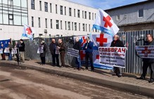 Против сокращений медиков и ликвидации отделений во "Всеволожской КМБ" проведен профсоюзный пикет