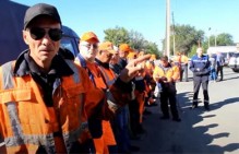 На акции протеста работники Гайского дорожного управления выступили в защиту уволенного сотрудника