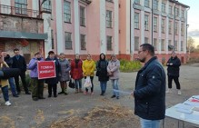 На митинге работники текстильной фабрики "Томна" выступили против закрытия предприятия