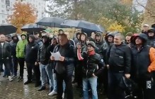 В ходе несанкционированной акции работники АО "МосводоканалСтройТрест" записали видеообращение по причине нарушений трудовых прав