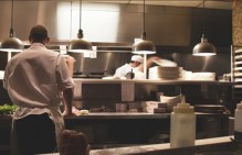 Сотни работников закрытых кофеен "Подорожник" в Новосибирской области уволены с нарушением трудовых прав