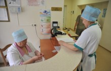 В Алейской районной больнице фельдшеры скорой требуют выплат новой социальной надбавки для медиков первичного звена