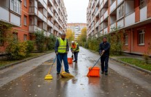 В Ростове-на-Дону коммунальщики ООО "Ростиндустрия" провели пикет с требованиями выплатить долги по зарплатам