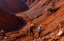 На акции протеста вахтовики ООО ХК "Новолекс" записали видеообращение и потребовали выплатить долги по зарплате