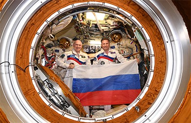 Президент РФ предлагает увеличить должностные оклады космонавтов