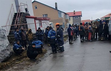 В Северо-Курильске строители объявили забастовку из-за долгов по зарплате