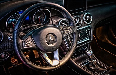 Компания Mercedes-Benz объявила о приостановке производств в России